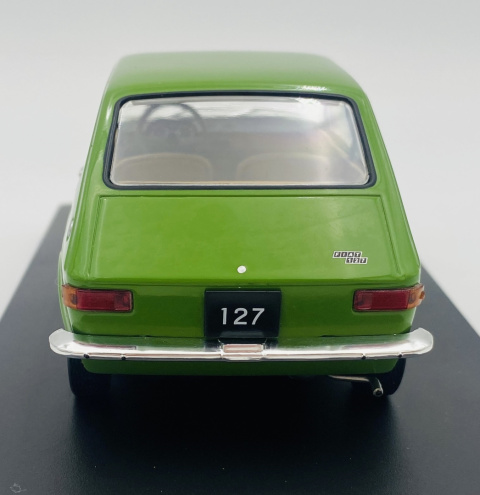 FIAT 127 (1971) model WB124236 METAL WhiteBox 1:24 zielony FIAT 127 (1971) model WB124236 METAL WhiteBox 1:24 zielony