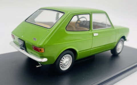 FIAT 127 (1971) model WB124236 METAL WhiteBox 1:24 zielony FIAT 127 (1971) model WB124236 METAL WhiteBox 1:24 zielony
