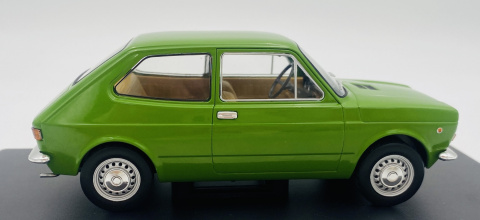 FIAT 127 (1971) model WB124236 METAL WhiteBox 1:24 zielony FIAT 127 (1971) model WB124236 METAL WhiteBox 1:24 zielony