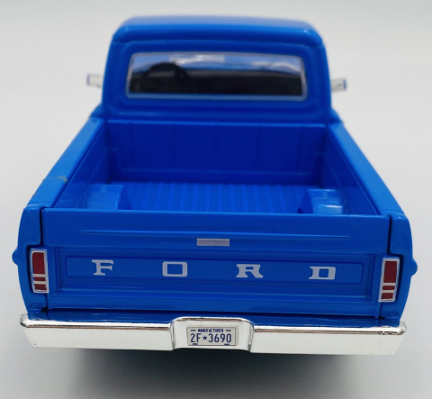 Ford F-100 Pickup 1972 1:24 Motormax 79384 niebieski Ford F-100 Pickup 1972 1:24 Motormax 79384 niebieski