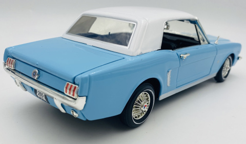 Ford Mustang 1/2 1964 hard top Bond Thunderball model 1:18 Motormax 79834 Ford Mustang 1/2 1964 hard top Bond Thunderball model 1:18 Motormax 79834