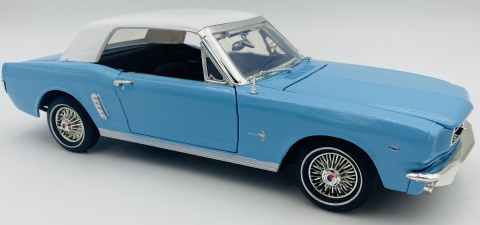 Ford Mustang 1/2 1964 hard top Bond Thunderball model 1:18 Motormax 79834 Ford Mustang 1/2 1964 hard top Bond Thunderball model 1:18 Motormax 79834