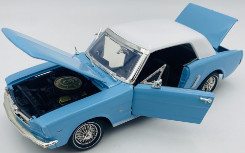 Ford Mustang 1/2 1964 hard top Bond Thunderball model 1:18 Motormax 79834 Ford Mustang 1/2 1964 hard top Bond Thunderball model 1:18 Motormax 79834