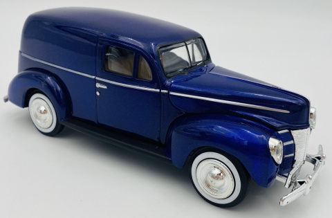Ford Sedan Delivery 1940 1:24 Motormax 73250 granatowy Ford Sedan Delivery 1940 1:24 Motormax 73250 granatowy