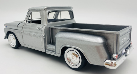 GMC C1000 Fenderside 1966 Pickup 1:24 Motormax 79379 srebrny GMC C1000 Fenderside 1966 Pickup 1:24 Motormax 79379 srebrny