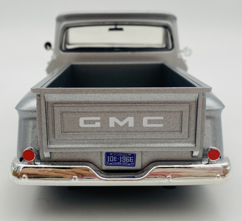 GMC C1000 Fenderside 1966 Pickup 1:24 Motormax 79379 srebrny GMC C1000 Fenderside 1966 Pickup 1:24 Motormax 79379 srebrny
