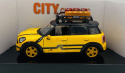 MINI Cooper S Countryman z bagażkiem dachowym model 1:24 Motormax 79752