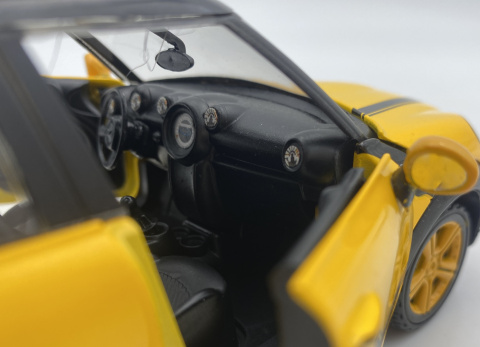 MINI Cooper S Countryman z bagażkiem dachowym model 1:24 Motormax 79752 MINI Cooper S Countryman z bagażkiem dachowym model 1:24 Motormax 79752