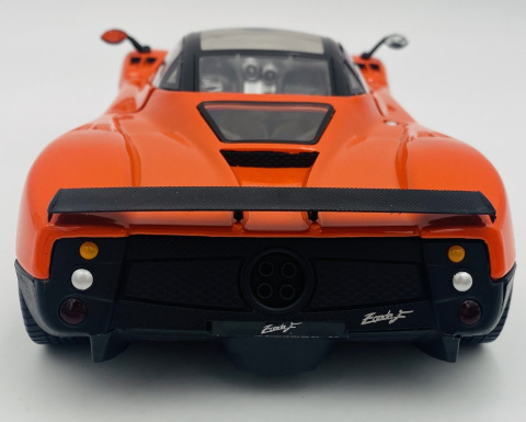 PAGANI Zonda F 1:18 model Motormax 79159 pomarańczowy PAGANI Zonda F 1:18 model Motormax 79159 pomarańczowy