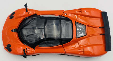 PAGANI Zonda F 1:18 model Motormax 79159 pomarańczowy PAGANI Zonda F 1:18 model Motormax 79159 pomarańczowy