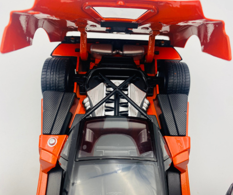 PAGANI Zonda F 1:18 model Motormax 79159 pomarańczowy PAGANI Zonda F 1:18 model Motormax 79159 pomarańczowy