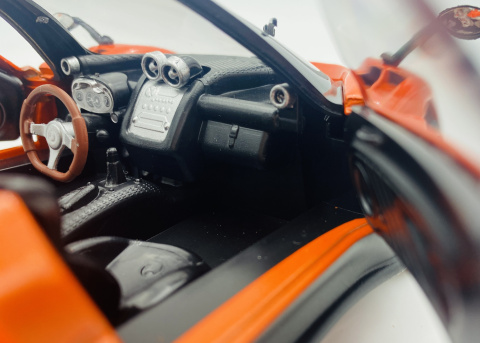 PAGANI Zonda F 1:18 model Motormax 79159 pomarańczowy PAGANI Zonda F 1:18 model Motormax 79159 pomarańczowy