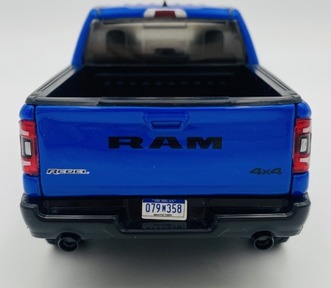 RAM 1500 Rebel Crew Cab 2019 1:27 Motormax 79358 niebieski RAM 1500 Rebel Crew Cab 2019 1:27 Motormax 79358 niebieski