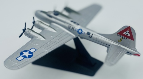 Samolot Boeing B-17 Flying Fortress model podstawka METAL Motormax Samolot Boeing B-17 Flying Fortress model podstawka METAL Motormax