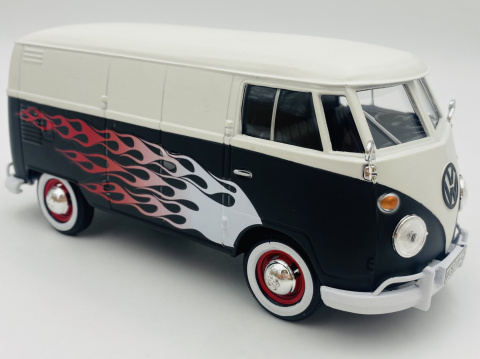 VW Type 2 T1 Hot Rod 1:24 Motormax 79566 płomienie VW Type 2 T1 Hot Rod 1:24 Motormax 79566 płomienie