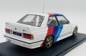 BMW M3 E30 (1989) model WB124244 METAL WhiteBox 1:24 biały