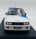 BMW M3 E30 (1989) model WB124244 METAL WhiteBox 1:24 biały