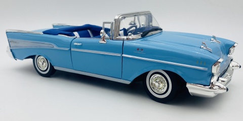Chevrolet Bel Air 1957 1:18 model Motormax 73175 niebieski Chevrolet Bel Air 1957 1:18 model Motormax 73175 niebieski