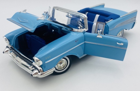 Chevrolet Bel Air 1957 1:18 model Motormax 73175 niebieski Chevrolet Bel Air 1957 1:18 model Motormax 73175 niebieski
