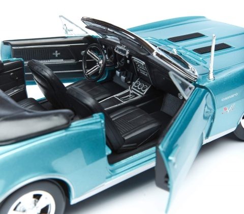Chevrolet CAMARO SS 396 1967 1:18 Maisto 31684 jasny zielony Chevrolet CAMARO SS 396 1967 1:18 Maisto 31684 jasny zielony