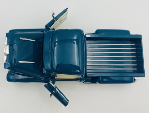 Chevy 3100 Stepside Pickup 1957 model 1:24 Motormax 79381 turkusowy Chevy 3100 Stepside Pickup 1957 model 1:24 Motormax 79381 turkusowy