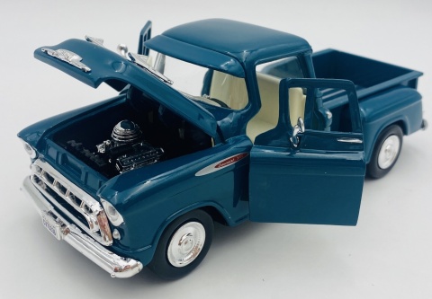 Chevy 3100 Stepside Pickup 1957 model 1:24 Motormax 79381 turkusowy Chevy 3100 Stepside Pickup 1957 model 1:24 Motormax 79381 turkusowy