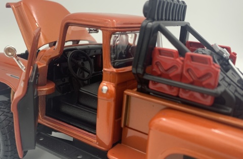 Chevy 5100 Stepside 1955 OFF ROAD Series 1:24 Motormax 79133 Chevy 5100 Stepside 1955 OFF ROAD Series 1:24 Motormax 79133