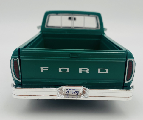 Ford F-150 Custom Pickup 1977 1:24 Motormax 79386 zielony Ford F-150 Custom Pickup 1977 1:24 Motormax 79386 zielony