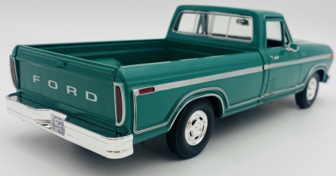 Ford F-150 Custom Pickup 1977 1:24 Motormax 79386 zielony Ford F-150 Custom Pickup 1977 1:24 Motormax 79386 zielony