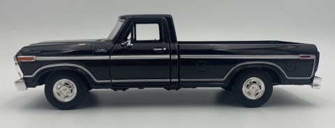 Ford F-150 Custom Pickup 1979 1:24 Motormax 79346 czarny Ford F-150 Custom Pickup 1979 1:24 Motormax 79346 czarny