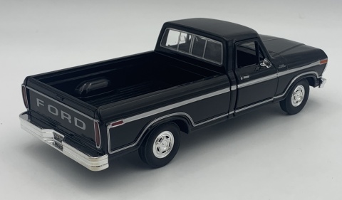 Ford F-150 Custom Pickup 1979 1:24 Motormax 79346 czarny Ford F-150 Custom Pickup 1979 1:24 Motormax 79346 czarny