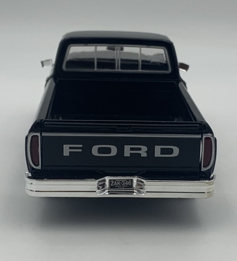Ford F-150 Custom Pickup 1979 1:24 Motormax 79346 czarny Ford F-150 Custom Pickup 1979 1:24 Motormax 79346 czarny
