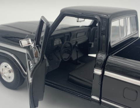 Ford F-150 Custom Pickup 1979 1:24 Motormax 79346 czarny Ford F-150 Custom Pickup 1979 1:24 Motormax 79346 czarny
