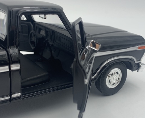 Ford F-150 Custom Pickup 1979 1:24 Motormax 79346 czarny Ford F-150 Custom Pickup 1979 1:24 Motormax 79346 czarny