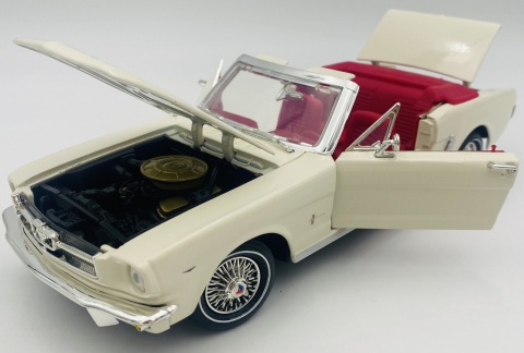 Ford Mustang 1/2 1964 cabrio Bond Goldfinger model 1:18 Motormax 79833