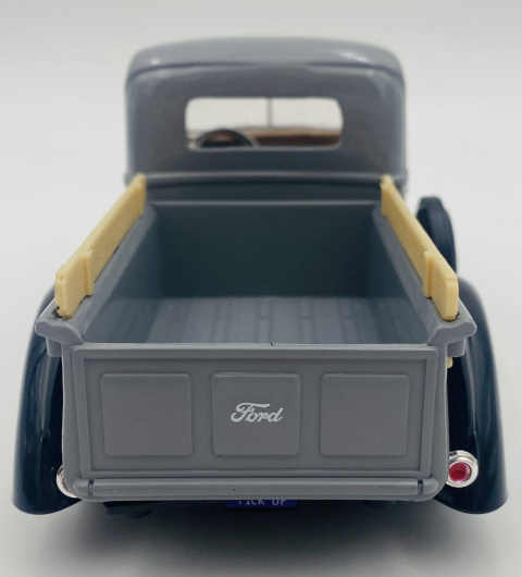 Ford Pickup Jailbar 1942-1947 1:24 Motormax 79388 szary Ford Pickup Jailbar 1942-1947 1:24 Motormax 79388 szary
