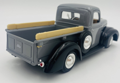 Ford Pickup Jailbar 1942-1947 1:24 Motormax 79388 szary Ford Pickup Jailbar 1942-1947 1:24 Motormax 79388 szary