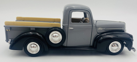 Ford Pickup Jailbar 1942-1947 1:24 Motormax 79388 szary Ford Pickup Jailbar 1942-1947 1:24 Motormax 79388 szary