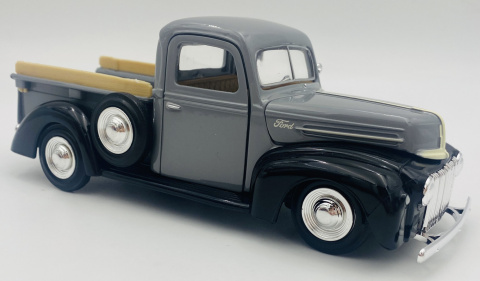 Ford Pickup Jailbar 1942-1947 1:24 Motormax 79388 szary Ford Pickup Jailbar 1942-1947 1:24 Motormax 79388 szary