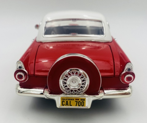 Ford Thunderbird 1956 1:18 model Motormax 73176 czerwony Ford Thunderbird 1956 1:18 model Motormax 73176 czerwony