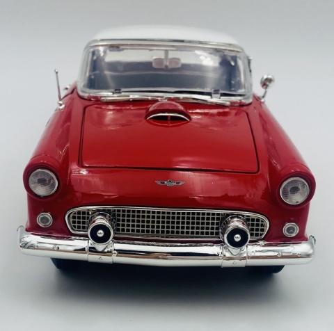 Ford Thunderbird 1956 1:18 model Motormax 73176 czerwony Ford Thunderbird 1956 1:18 model Motormax 73176 czerwony