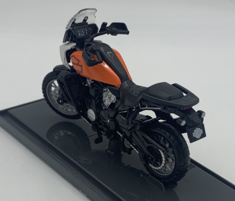 HARLEY-DAVIDSON Pan America 1250 2021 1:18 Maisto pomarańczowy HARLEY-DAVIDSON Pan America 1250 2021 1:18 Maisto pomarańczowy