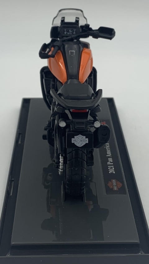 HARLEY-DAVIDSON Pan America 1250 2021 1:18 Maisto pomarańczowy HARLEY-DAVIDSON Pan America 1250 2021 1:18 Maisto pomarańczowy
