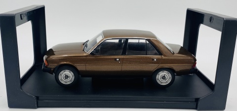 Peugeot 305 (1975) model WB124243 METAL WhiteBox 1:24 brązowy Peugeot 305 (1975) model WB124243 METAL WhiteBox 1:24 brązowy