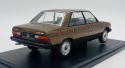 Peugeot 305 (1975) model WB124243 METAL WhiteBox 1:24 brązowy