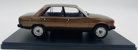 Peugeot 305 (1975) model WB124243 METAL WhiteBox 1:24 brązowy Peugeot 305 (1975) model WB124243 METAL WhiteBox 1:24 brązowy