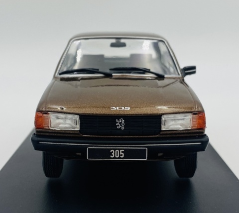 Peugeot 305 (1975) model WB124243 METAL WhiteBox 1:24 brązowy Peugeot 305 (1975) model WB124243 METAL WhiteBox 1:24 brązowy