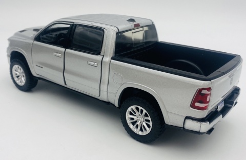 RAM 1500 Crew Cab Laramie 2019 1:27 Motormax 79357 szary RAM 1500 Crew Cab Laramie 2019 1:27 Motormax 79357 szary
