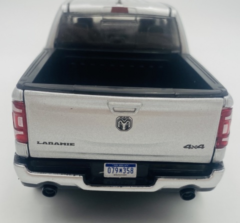 RAM 1500 Crew Cab Laramie 2019 1:27 Motormax 79357 szary RAM 1500 Crew Cab Laramie 2019 1:27 Motormax 79357 szary