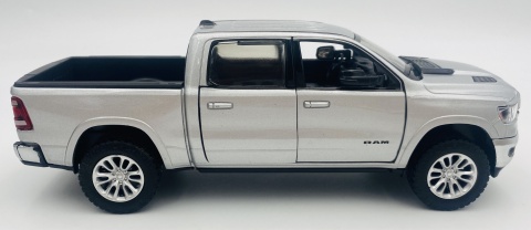 RAM 1500 Crew Cab Laramie 2019 1:27 Motormax 79357 szary RAM 1500 Crew Cab Laramie 2019 1:27 Motormax 79357 szary